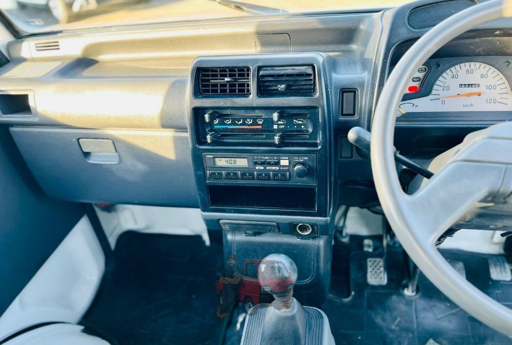 Mitsubishi Mini Cab Dump Truck 1992 photo 6