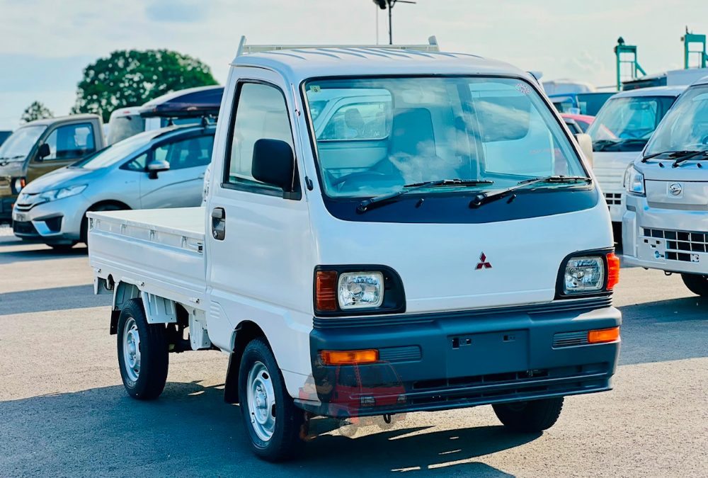 Mitsubishi Mini Cab Truck 1997 — high-resolution Shaza photography
