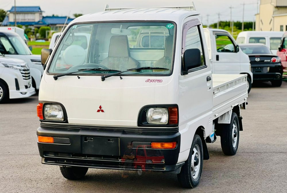 1994 Mitsubishi Minicab Truck 4WD — high-resolution Shaza photography