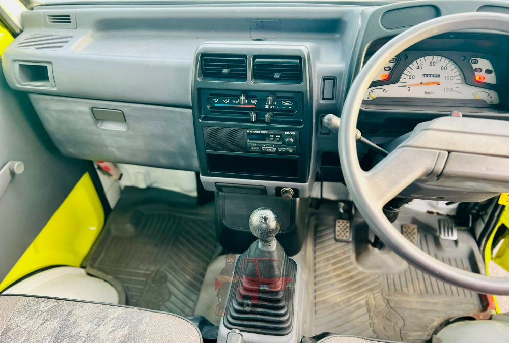 1997 Mitsubishi Minicab Truck 4WD photo 3