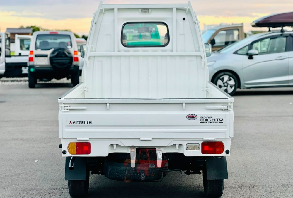 1994 Mitsubishi Minicab Truck 4WD photo 2
