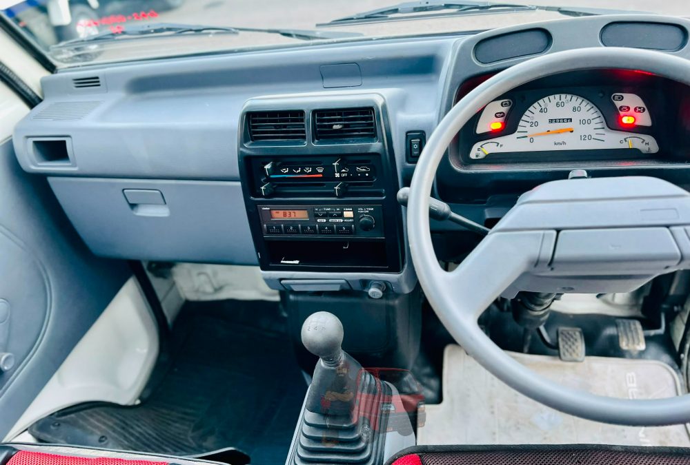 1994 Mitsubishi Minicab Truck 4WD photo 11