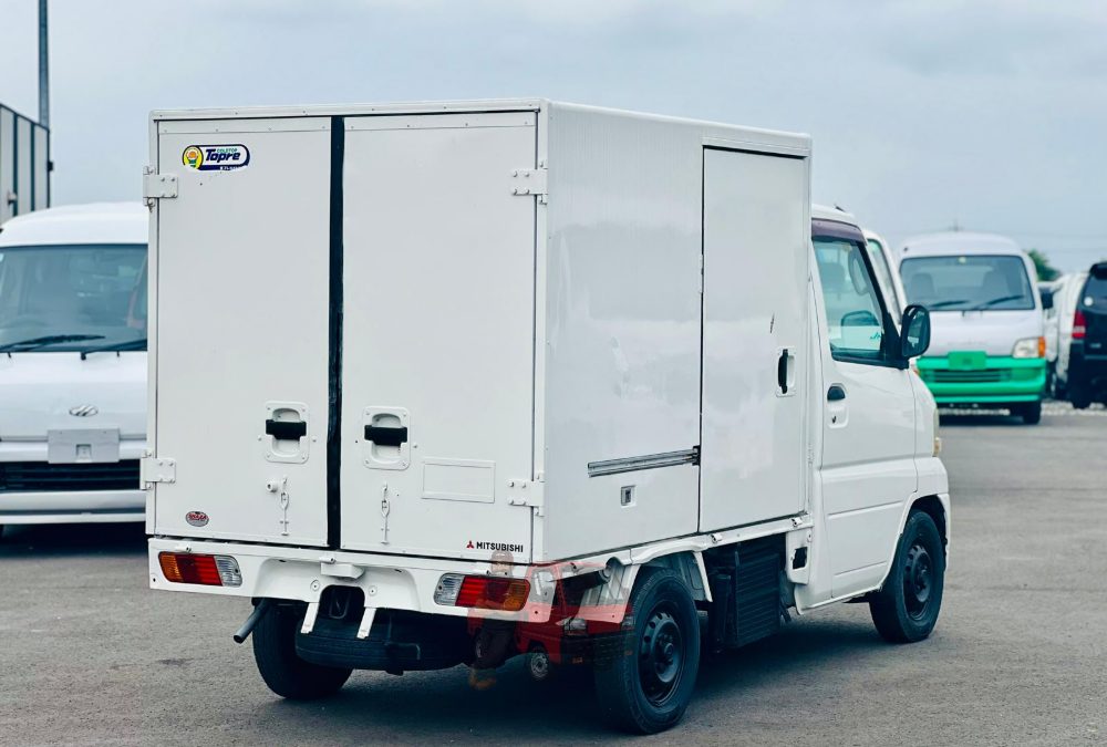 2001 Mitsubishi Minicab Freezer photo 7
