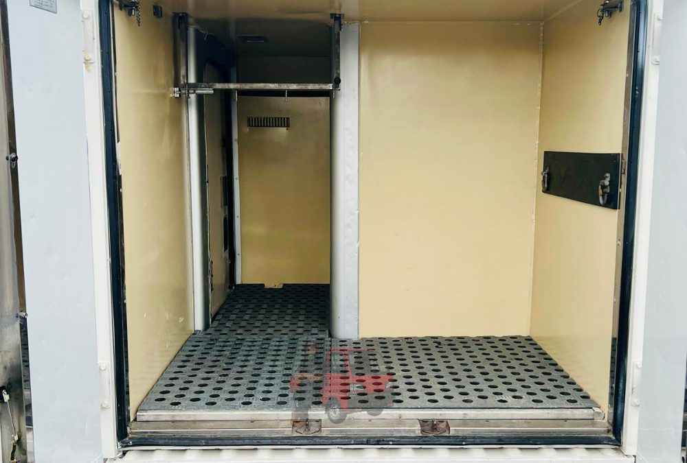 2001 Mitsubishi Minicab Freezer photo 8