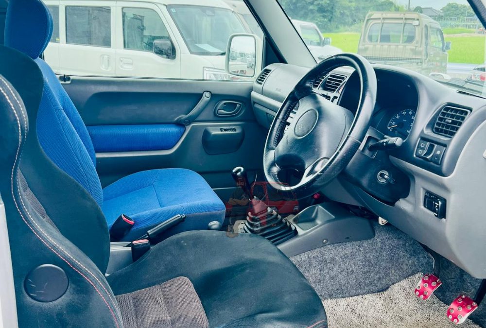 2001 Suzuki Jimny photo 13