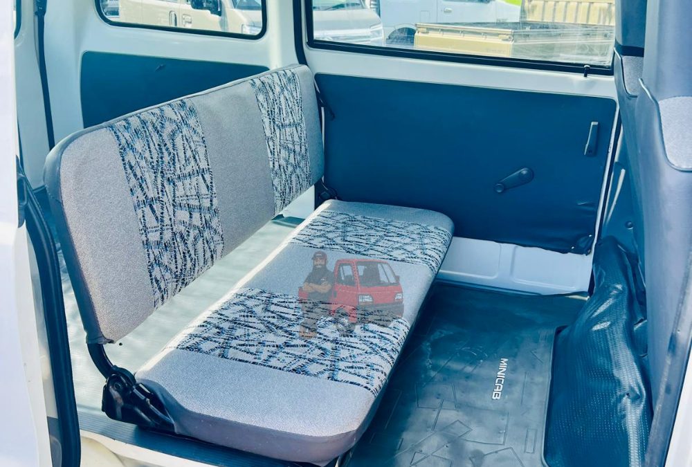 1998 Mitsubishi Minicab Van VX photo 9