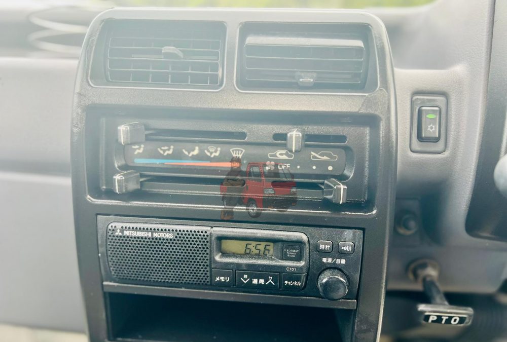 1994 Mitsubishi Minicab Dump 4WD photo 11