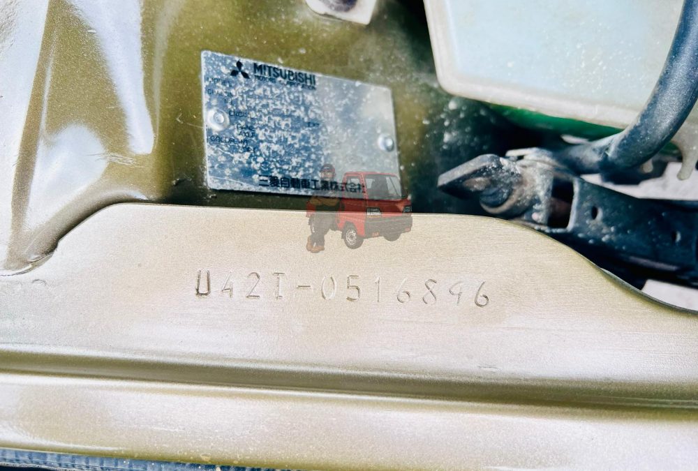 1998 Mitsubishi Minicab Truck 4WD photo 2
