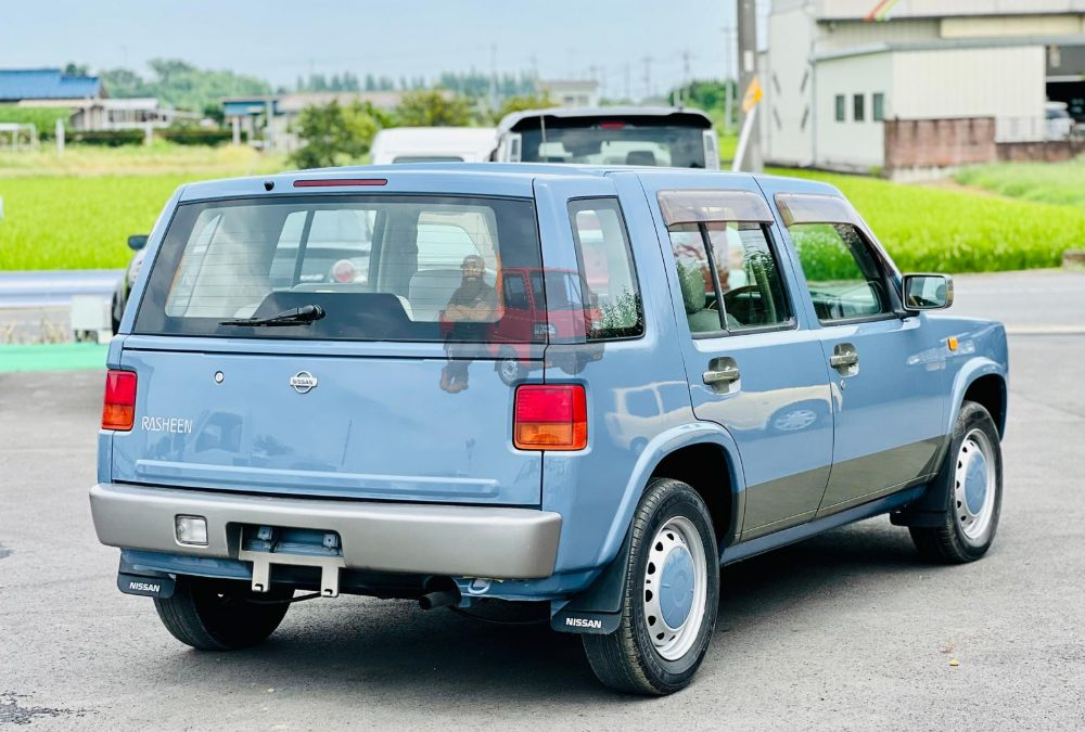1998 Nissan Rasheen SUV photo 5