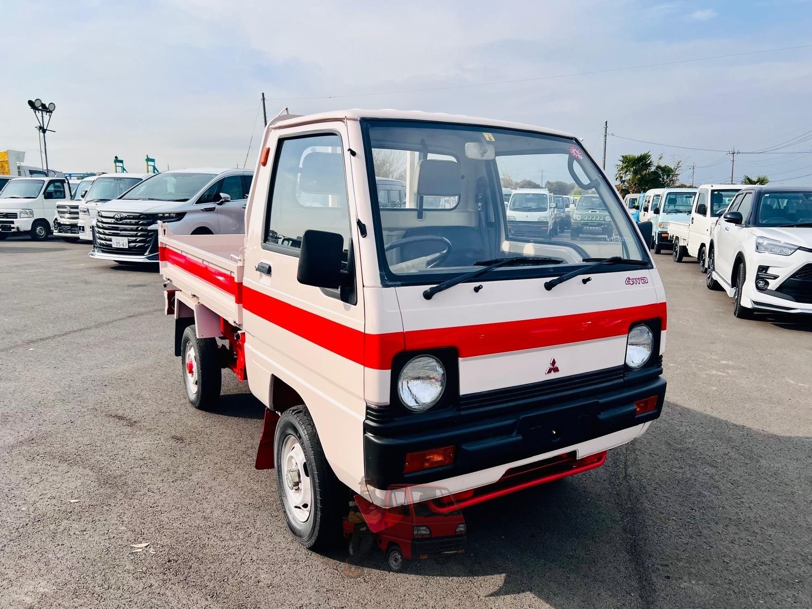 1990 Mitsubishi Minicab — high-resolution Shaza photography