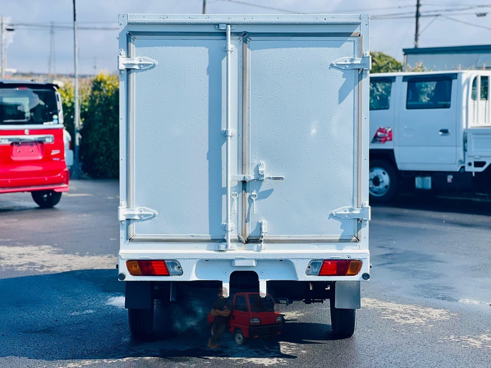 2000 Mitsubishi Minicab photo 4