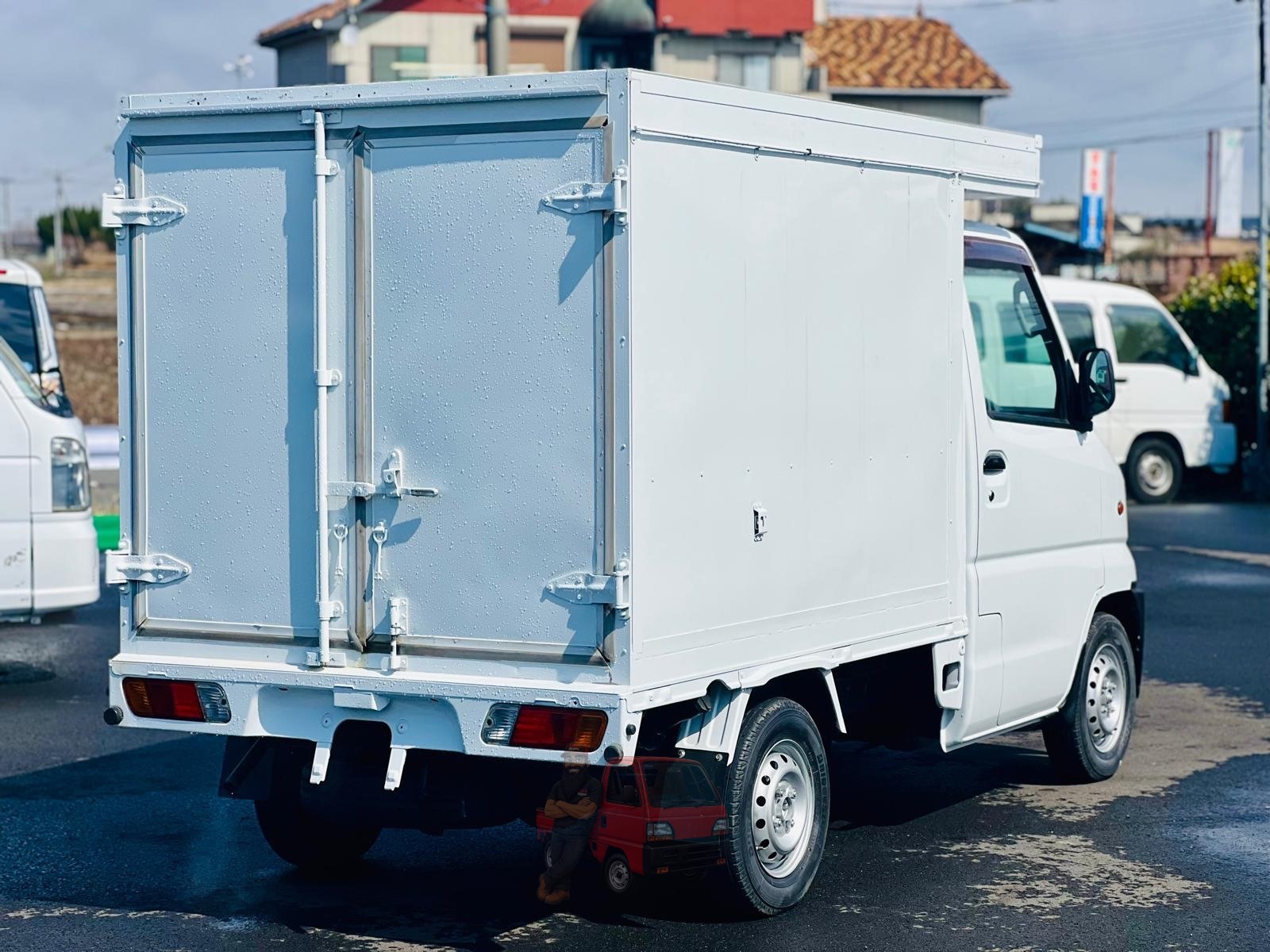 2000 Mitsubishi Minicab photo 7