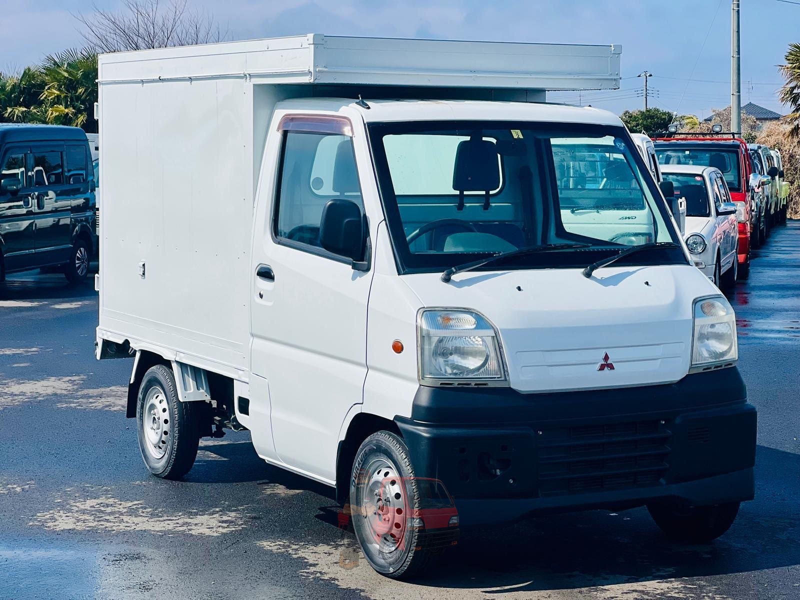 2000 Mitsubishi Minicab photo 8