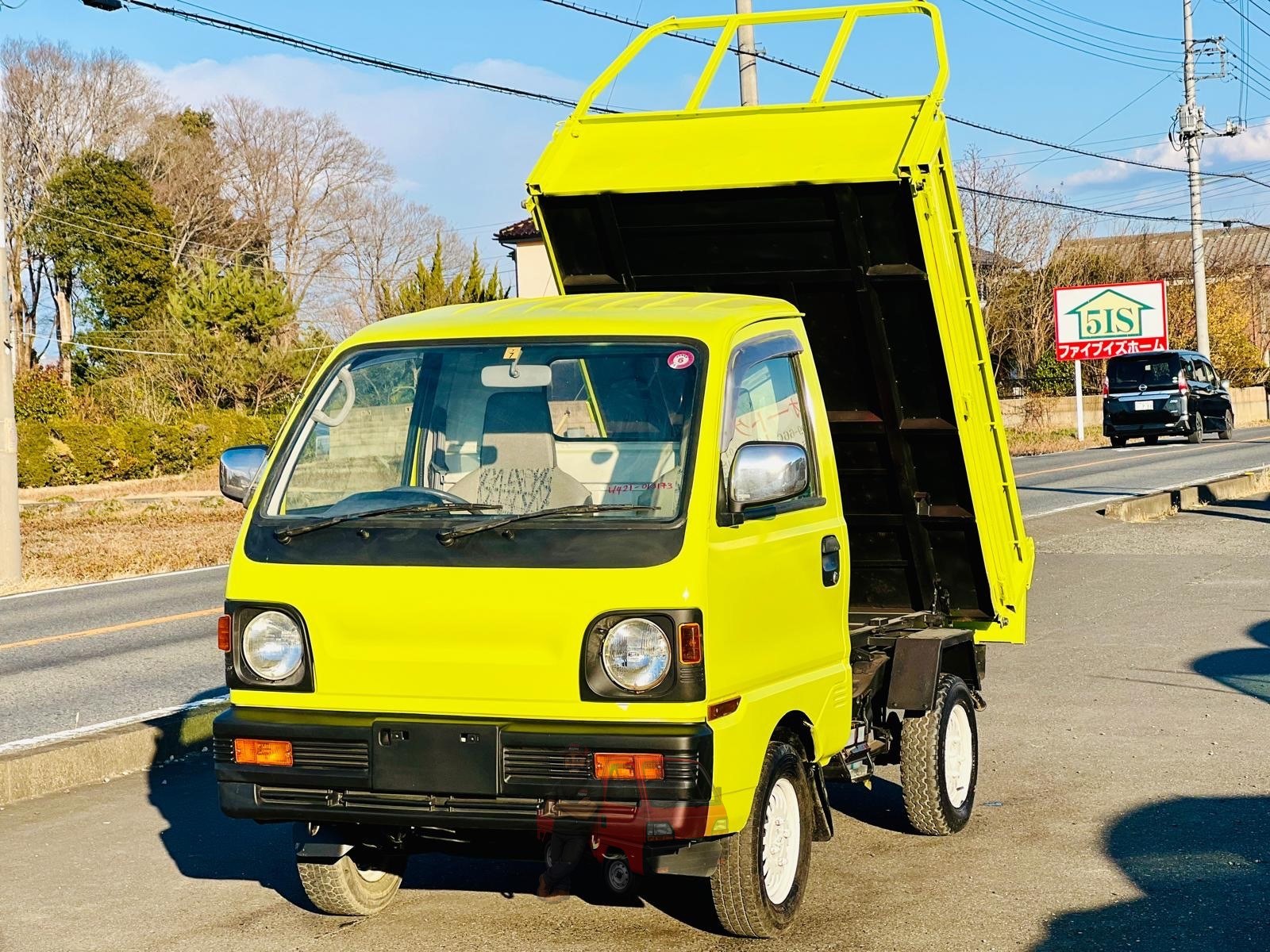1992 Mitsubishi Dump Truck photo 3