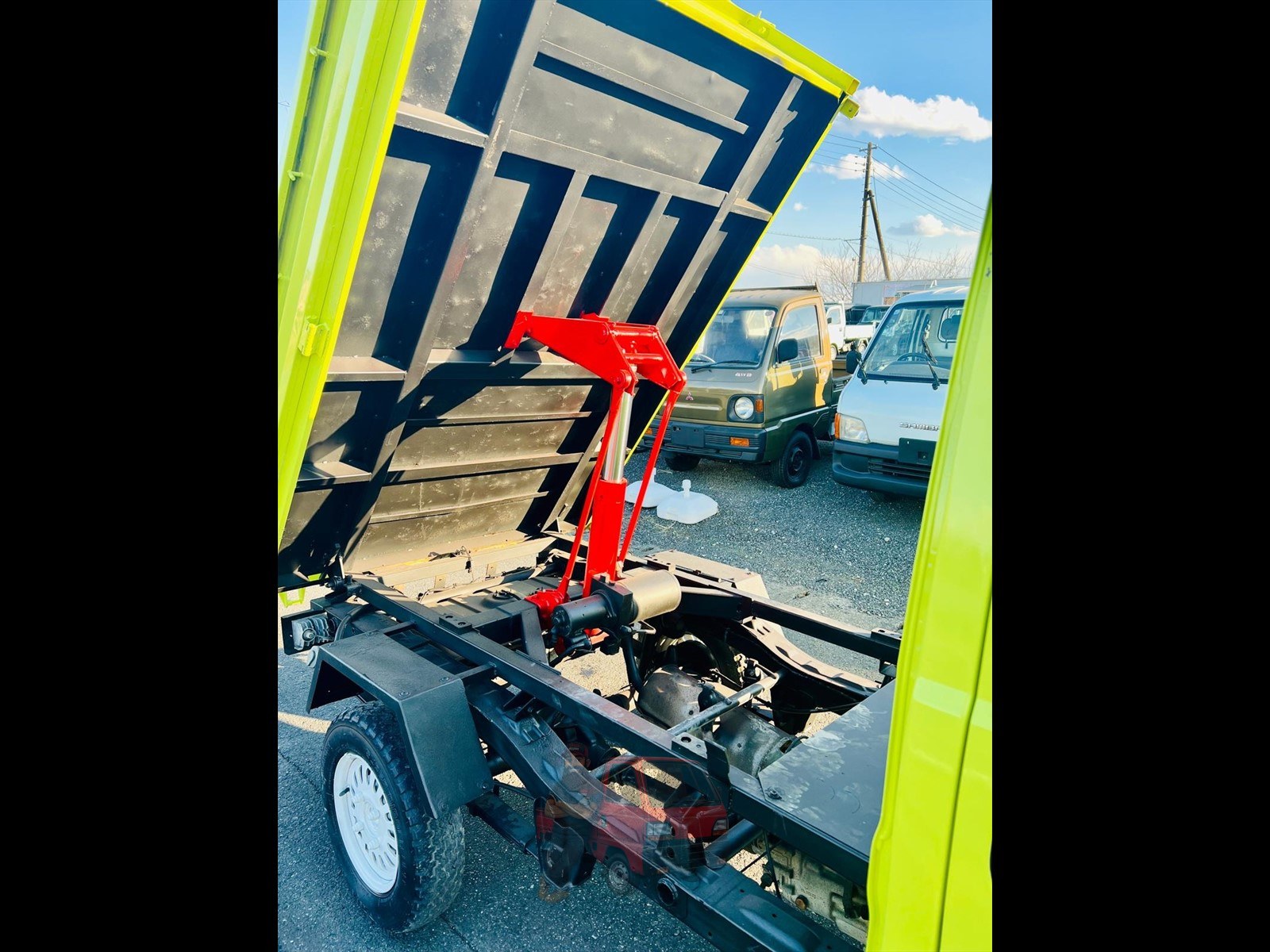 1992 Mitsubishi Dump Truck photo 5