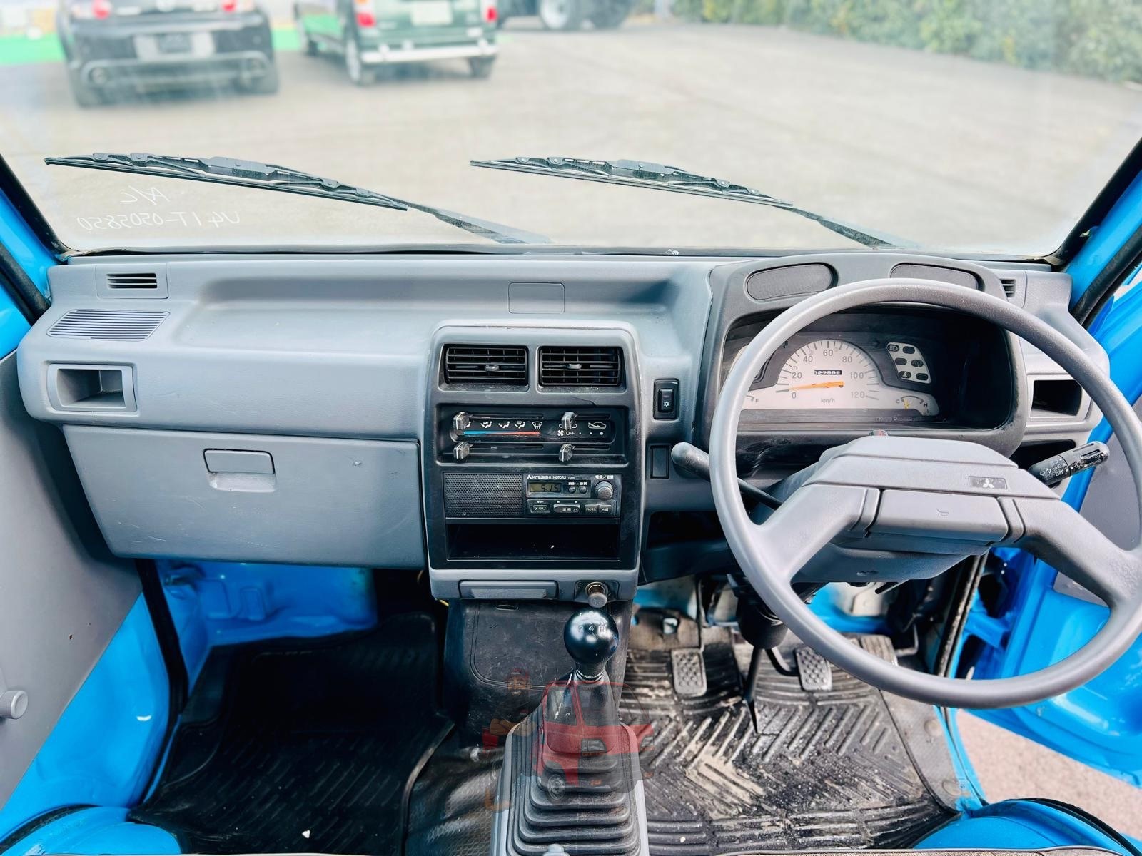 1998 Mitsubishi Minicab — high-resolution Shaza photography