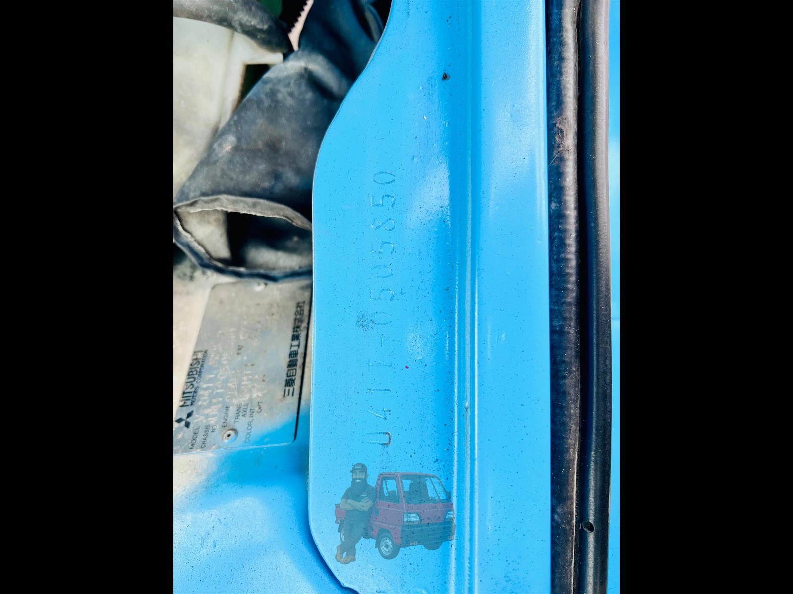1998 Mitsubishi Minicab photo 2