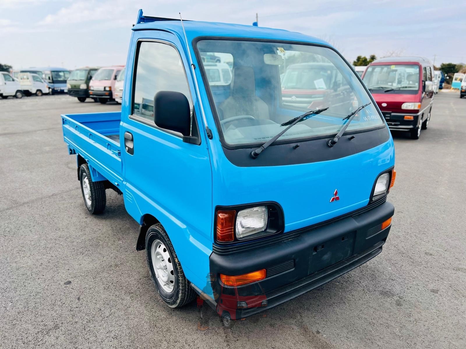 1998 Mitsubishi Minicab photo 3