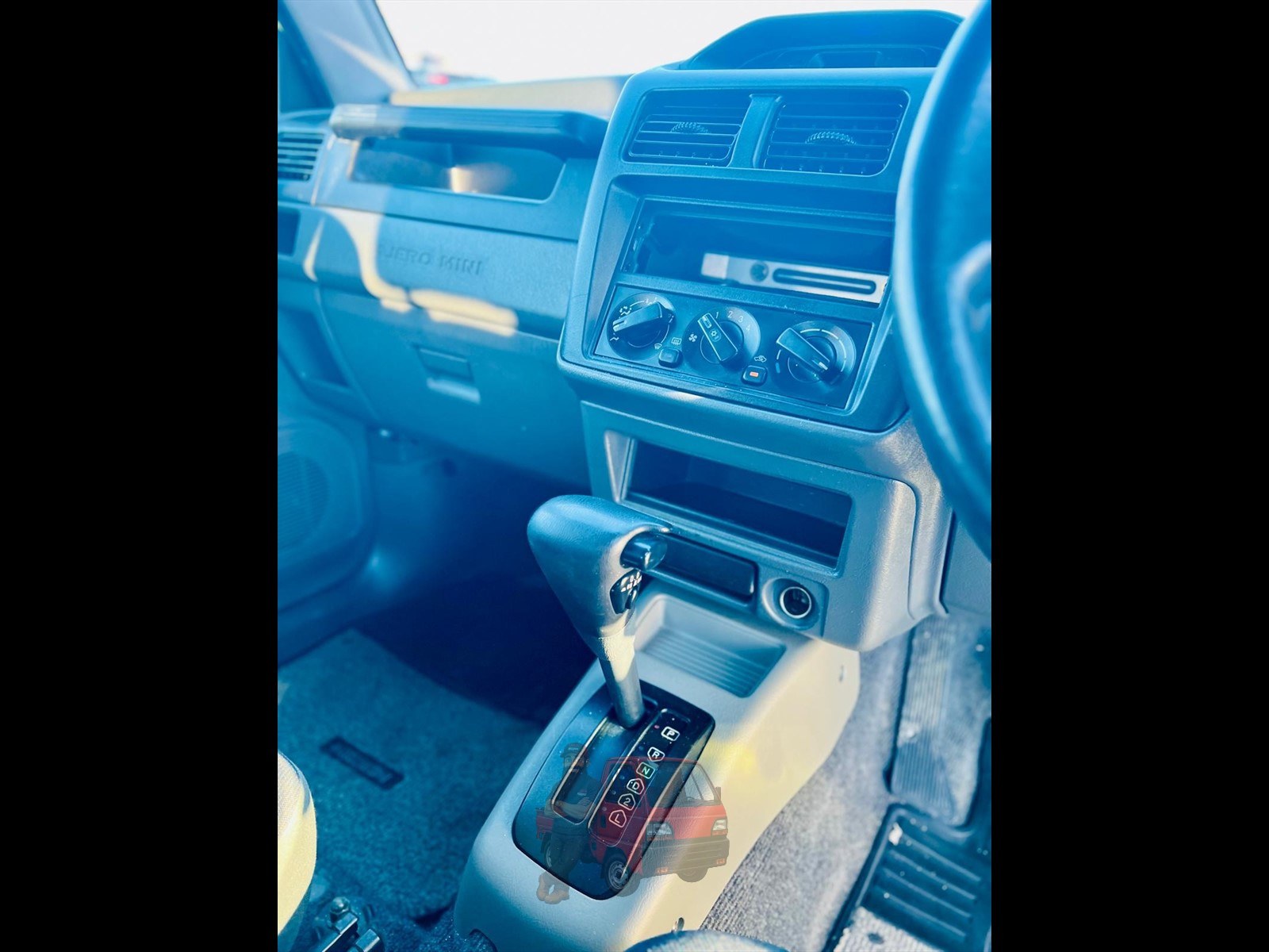 2000 Mitsubishi Pajero photo 3